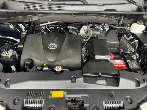Used 2019 Toyota Highlander XLE AWD/4WD image 35