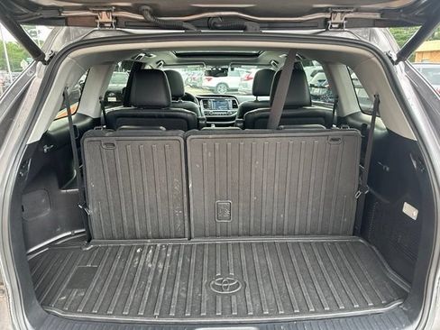Used 2016 Toyota Highlander Limited Platinum w/ Four Season Floor Mat Package AWD/4WD image 18