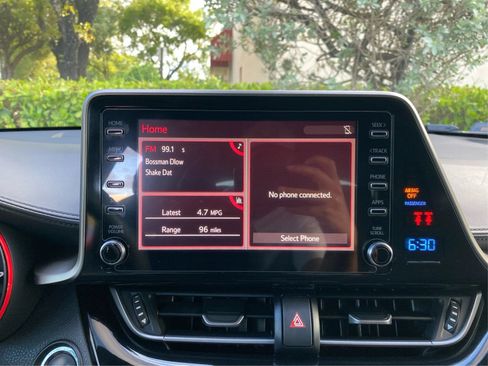 Used 2019 Toyota C-HR XLE FWD image 12