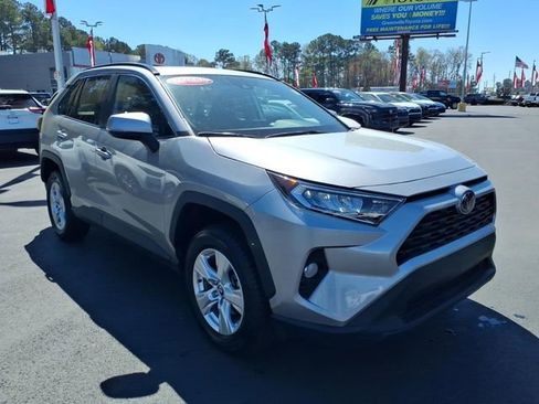 Used 2020 Toyota RAV4 XLE w/ Convenience Package image 1