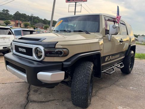 Used 2014 Toyota FJ Cruiser 2WD w/ Upgrade Package image 4