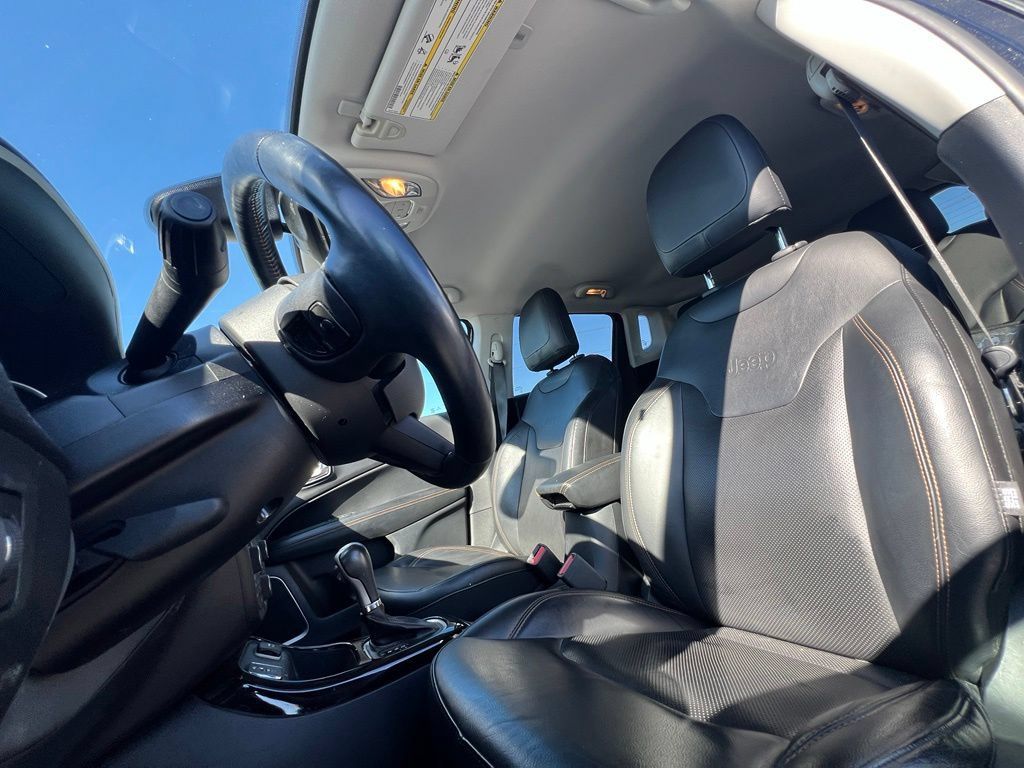 Used 2018 Jeep Compass Limited w/ Navigation Group FWD image 13