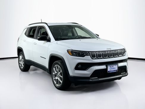 Used 2022 Jeep Compass Latitude AWD/4WD image 3