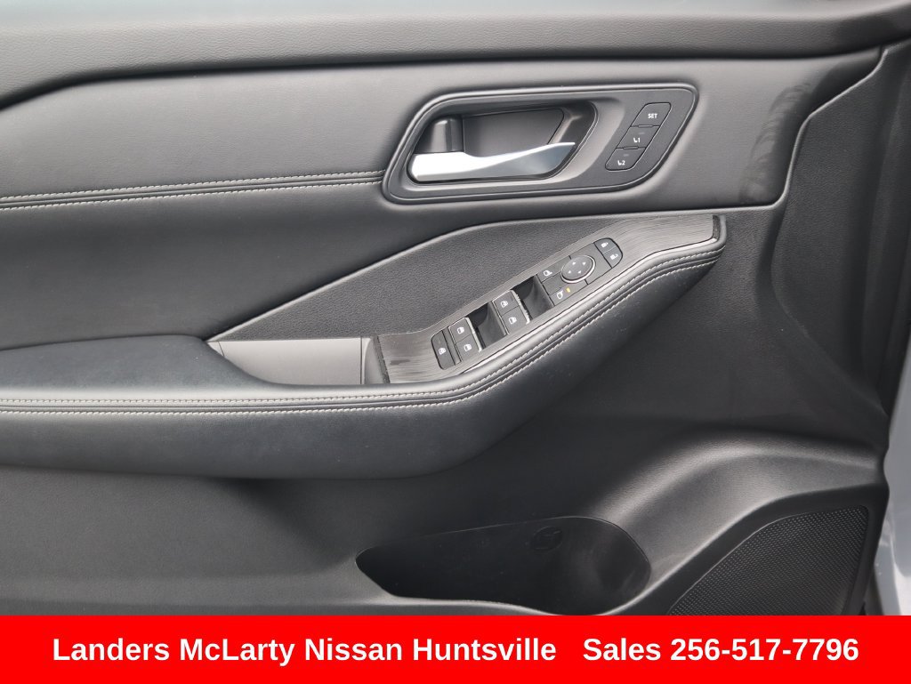 Used 2024 Nissan Rogue SL w/ SL Premium Package FWD image 23