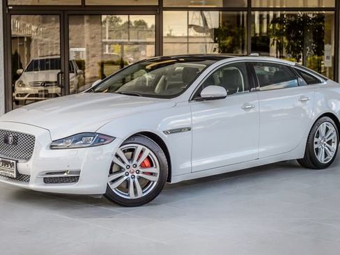 Used 2019 Jaguar XJ L Portfolio RWD image 2