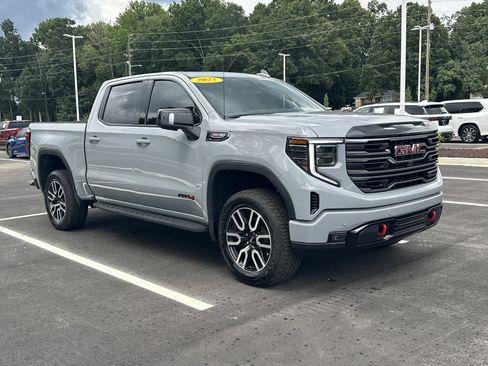 Used 2025 GMC Sierra 1500 AT4 w/ AT4 Premium Package AWD/4WD image 2