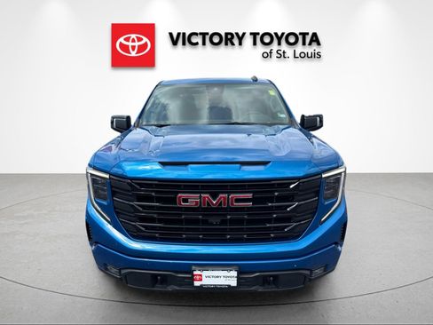 Used 2022 GMC Sierra 1500 Elevation w/ Elevation Premium Package AWD/4WD image 8