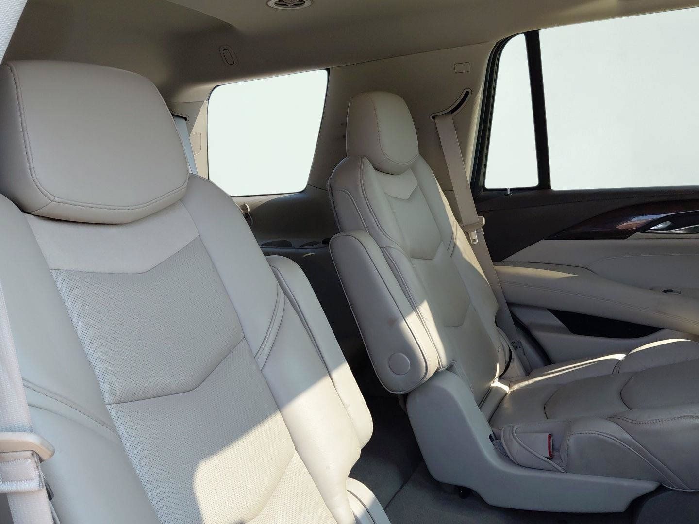 Used 2015 Cadillac Escalade Luxury AWD/4WD image 18