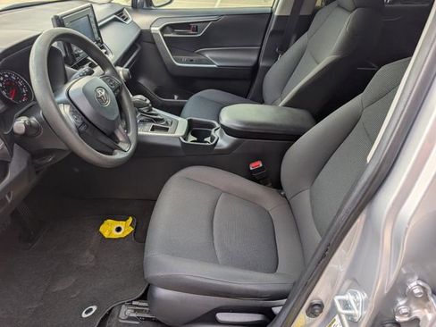 Used 2021 Toyota RAV4 LE image 8