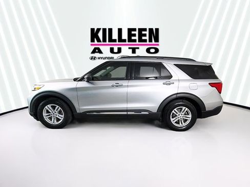 Used 2023 Ford Explorer XLT image 4