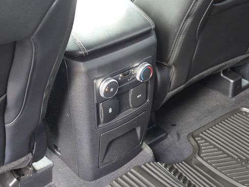 Used 2022 Ford Explorer XLT w/ Equipment Group 202A image 13