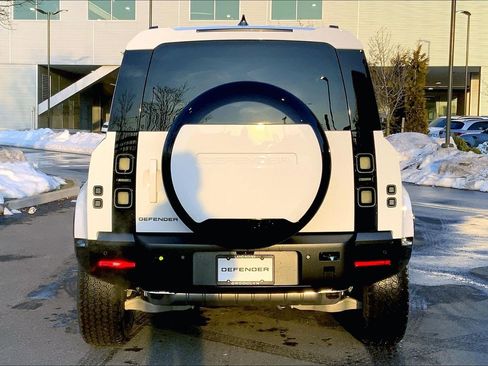 New 2026 Land Rover Defender 110 X-Dynamic SE image 4