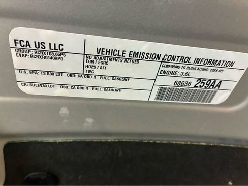 Used 2024 Chrysler Pacifica Touring-L FWD image 25