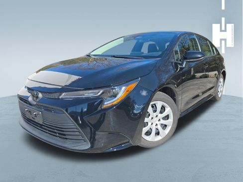 Used 2023 Toyota Corolla LE image 1
