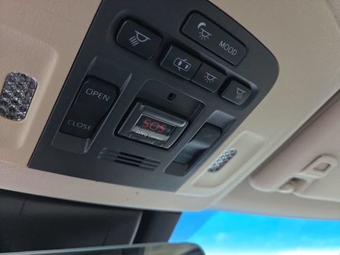 Used 2019 Toyota Avalon Limited FWD image 26