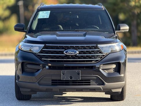 Used 2020 Ford Explorer XLT image 2