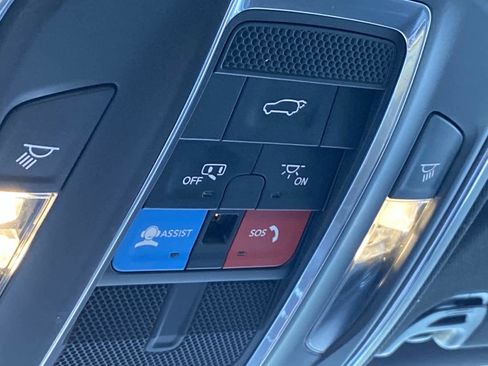 Certified 2024 Jeep Wagoneer Series III image 31