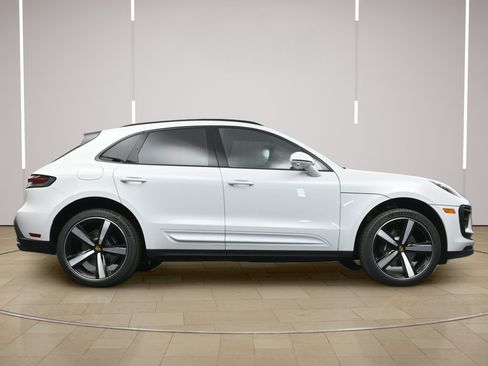 Certified 2026 Porsche Macan AWD/4WD image 30