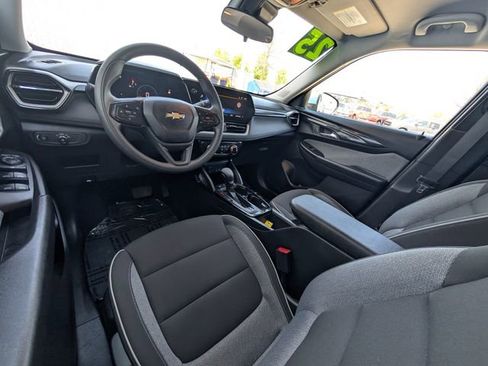 Used 2025 Chevrolet TrailBlazer LT AWD/4WD image 6
