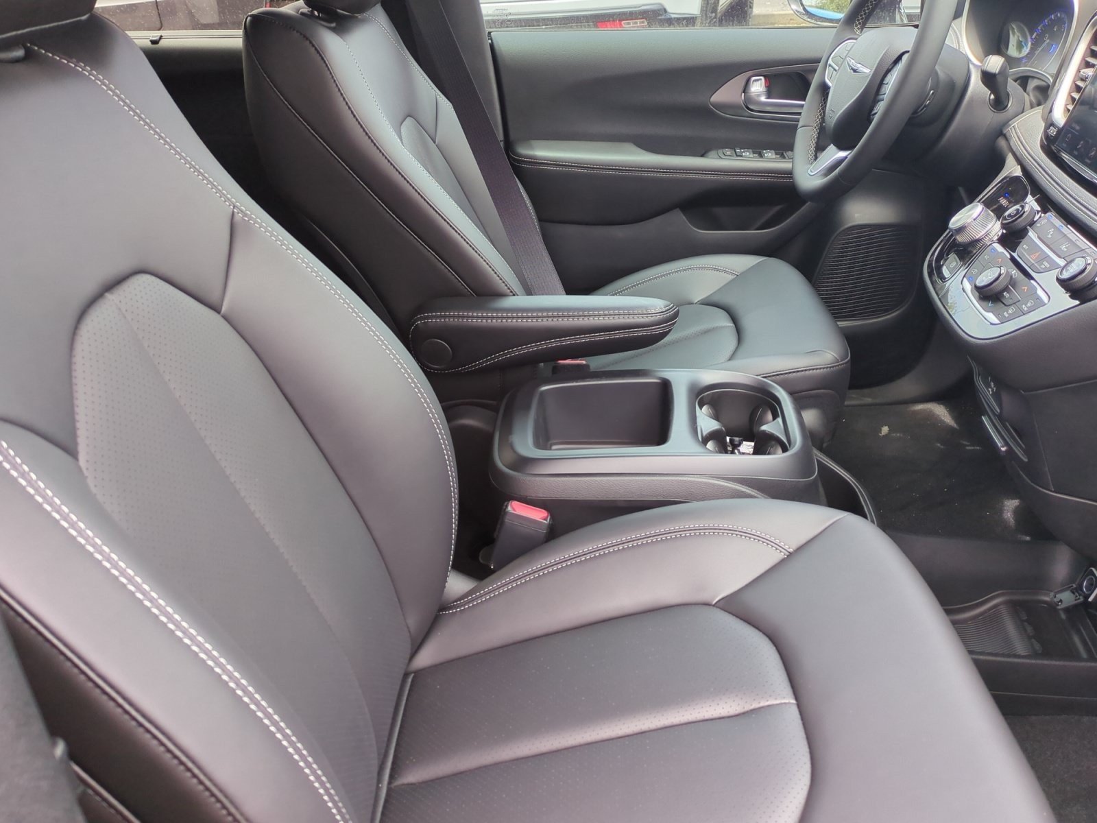 New 2026 Chrysler Pacifica Select FWD image 19