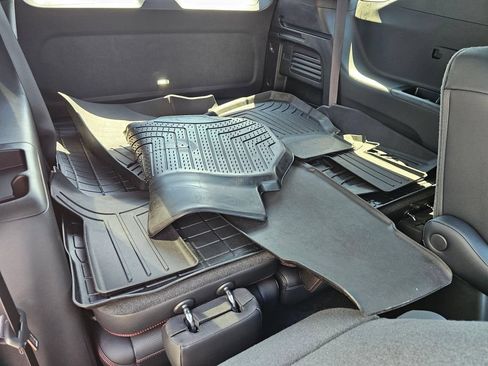 Used 2025 Chevrolet Traverse RS w/ LPO, Floor Liner Package AWD/4WD image 13