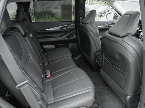 Certified 2026 INFINITI QX60 Luxe w/ Family Package FWD image 35
