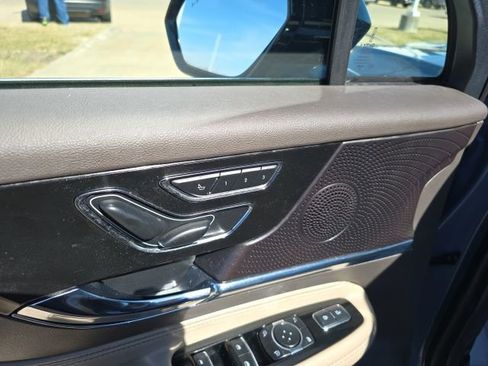 Used 2023 Lincoln Corsair Reserve image 13