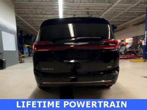 New 2026 Chrysler Pacifica Select image 7