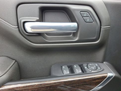 Certified 2022 GMC Sierra 1500 SLE w/ X31 Off-Road Package image 12