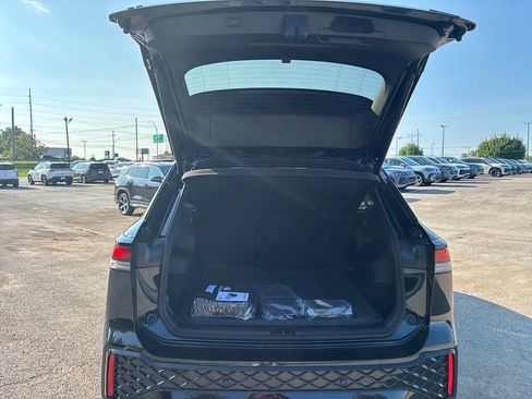 New 2026 Volkswagen Tiguan SE R-Line AWD/4WD image 19