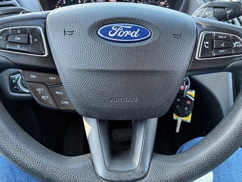 Used 2017 Ford Escape SE w/ Equipment Group 201A image 9