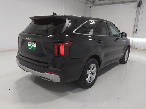 Used 2024 Kia Sorento LX FWD image 9