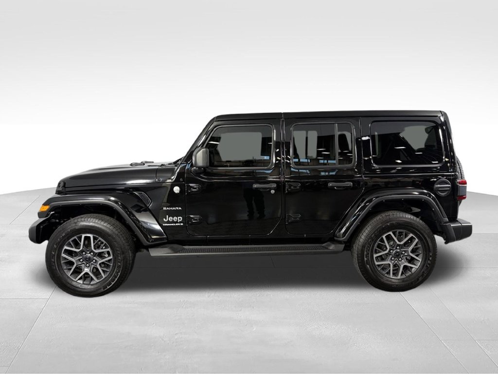Used 2024 Jeep Wrangler Unlimited Sahara w/ Technology Group AWD/4WD image 11