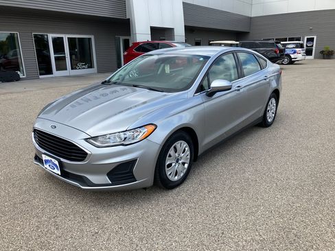 Used 2020 Ford Fusion S FWD image 2