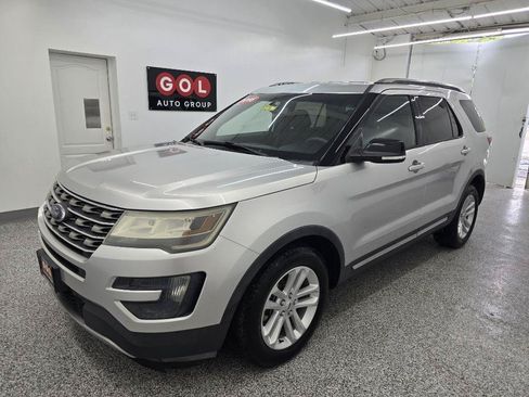 Used 2016 Ford Explorer XLT w/ Equipment Group 201A FWD image 3