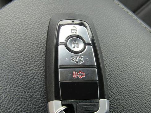 Used 2020 Ford Fusion SE AWD/4WD image 26