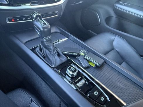 Used 2019 Volvo S60 T5 Momentum w/ Premium Package image 25