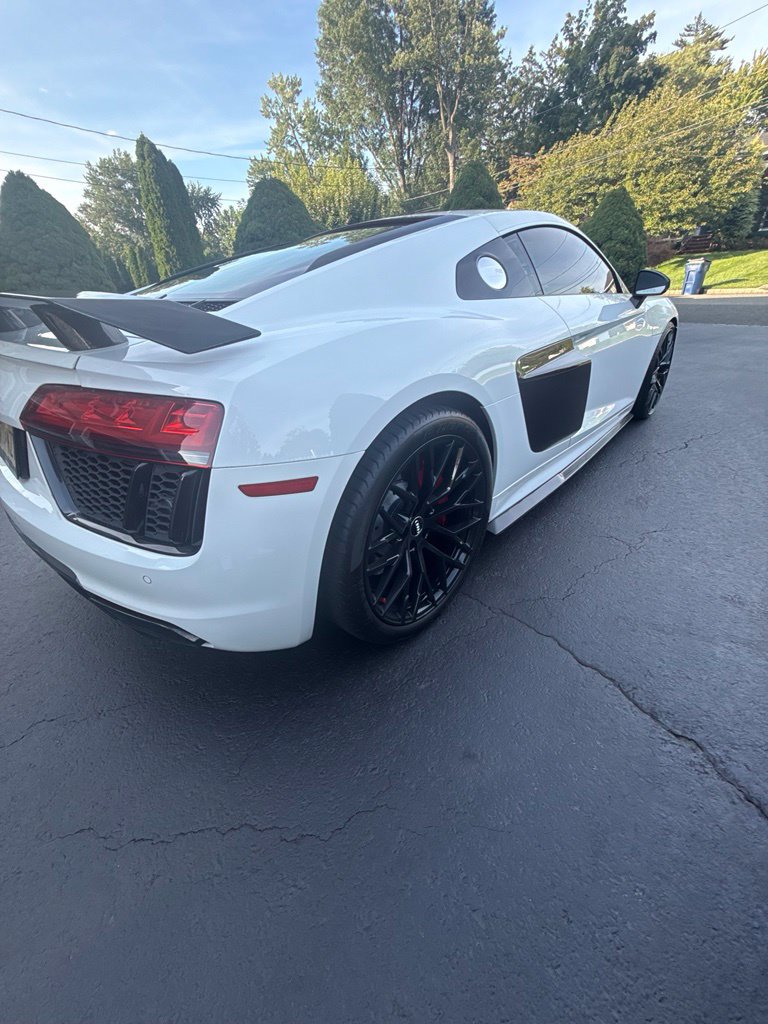 Used 2018 Audi R8 V10 w/ Premium Package RWD image 13
