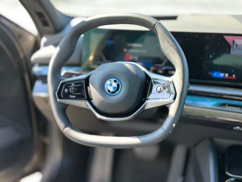 Certified 2025 BMW i5 xDrive40 w/ Executive Package AWD/4WD image 11