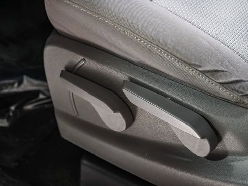 Used 2018 Chevrolet Silverado 1500 Custom w/ Custom Convenience Package image 22