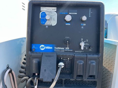 Used 2015 Ford F550 4x4 Regular Cab Super Duty image 17