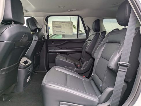 New 2027 Lincoln Navigator Premiere RWD image 15