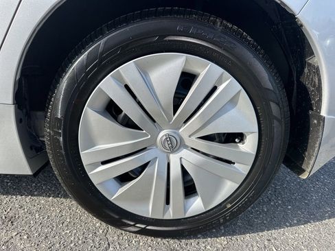 Used 2023 Nissan Leaf S image 27