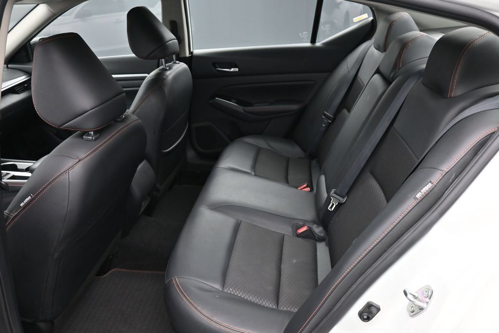 Used 2025 Nissan Altima 2.5 SR FWD image 12