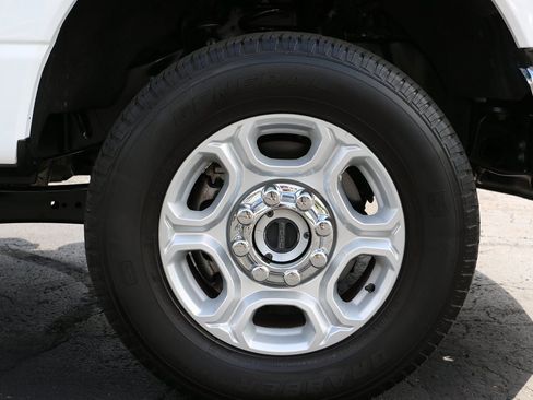 Used 2025 Ford F250 XLT w/ F-250 >10K GVWR Package AWD/4WD image 47