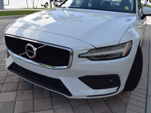 Used 2021 Volvo S60 T5 Momentum FWD image 9