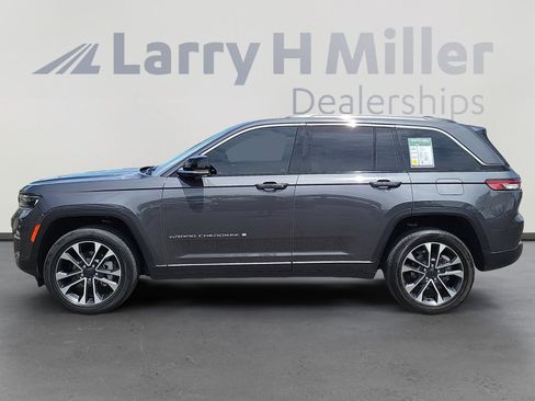 Used 2023 Jeep Grand Cherokee Limited w/ Luxury Tech Group II AWD/4WD image 2