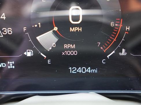 Used 2025 GMC Yukon XL Denali AWD/4WD image 39