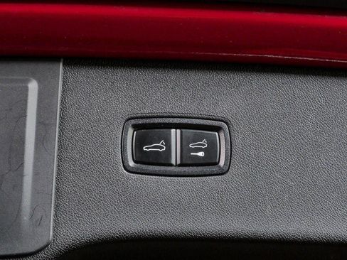 Certified 2024 Porsche Cayenne AWD/4WD image 34