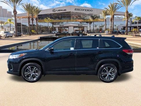 Used 2019 Toyota Highlander Plus AWD/4WD image 8